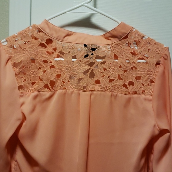 Blouse - Picture 2 of 3